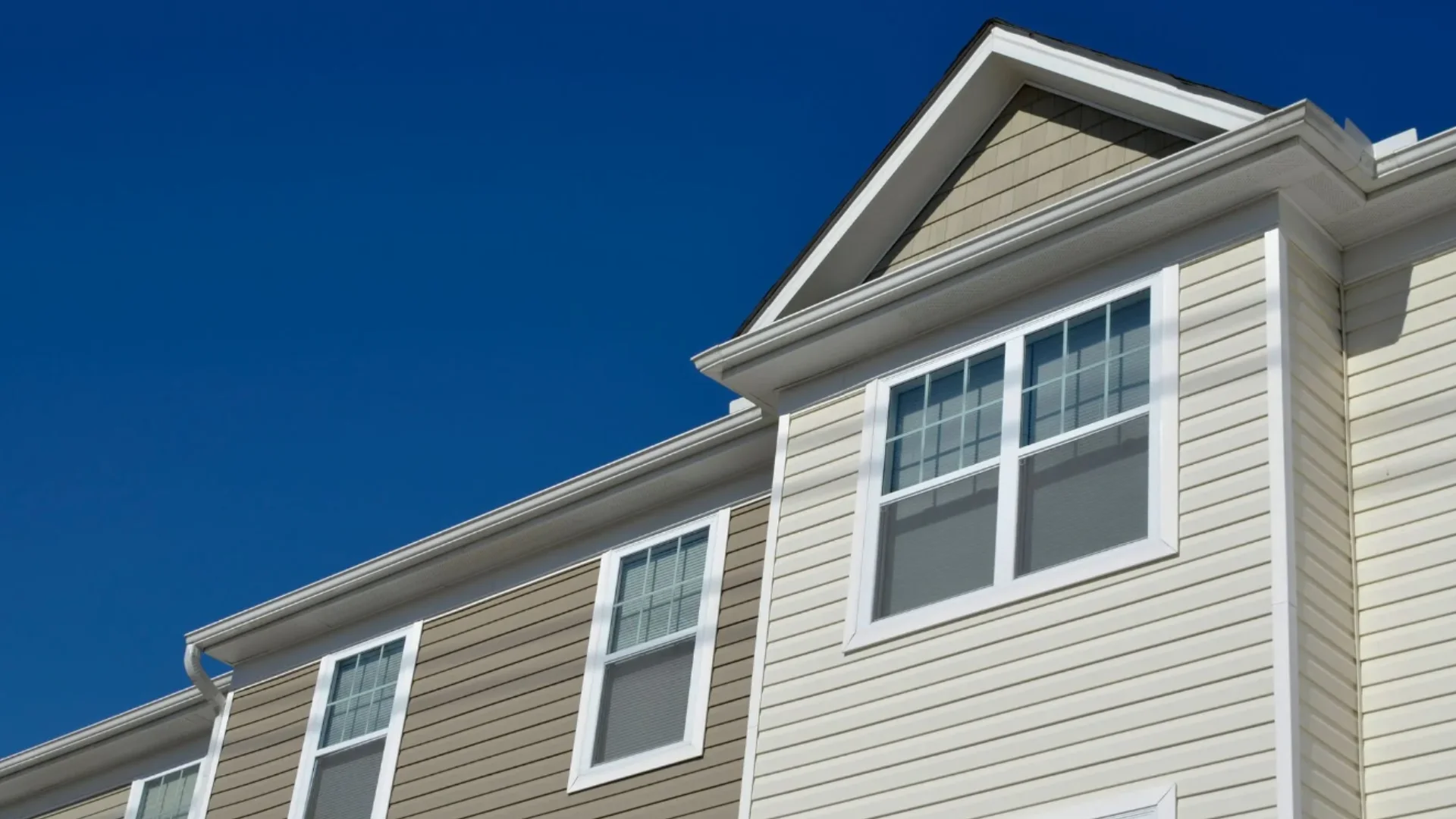 Seamless gutter installation